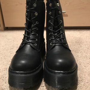 Missguided platform boots doc marten jadon NWT